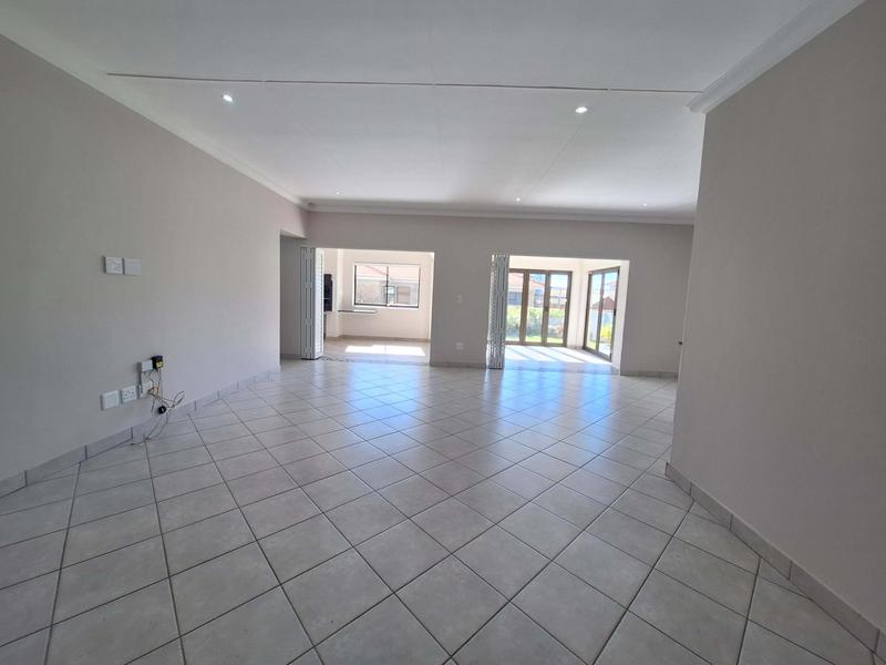 4 Bedroom Property for Sale in Hartenbos Heuwels Western Cape